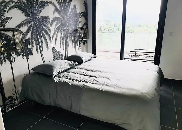 2 Pieces Dans Le Centre Historique De Vecchio * Porto-Vecchio (Corsica)